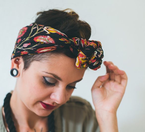 Tuto coiffure: Le foulard roll mops